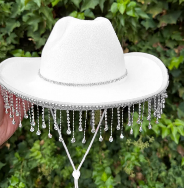 Topi Cowboy dengan Perhiasan Berlian atau Batu Permata